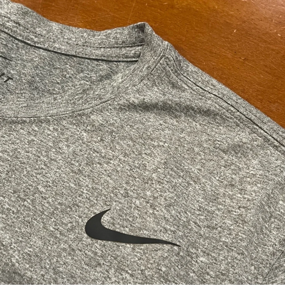 Nike Men’s Dri-Fit Short-Sleeve Fitness T-Shirt Heather Gray Large‎ Gym Athletic